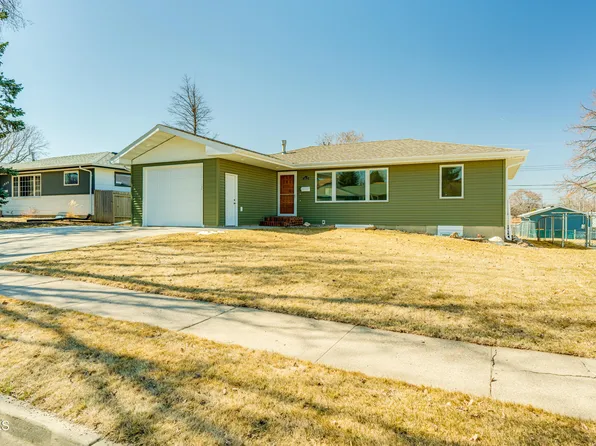 1812 N 9th St, Bismarck, ND 58501