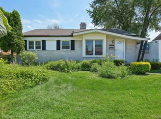 5110 Lyons Cir S, Warren, MI 48092