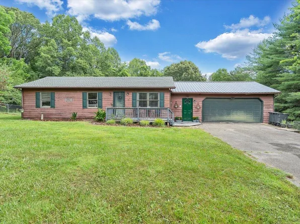 107 Wenwood Dr, Goodview, VA 24095