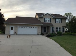N8011 Fairfield Dr, Fond Du Lac, WI 54937