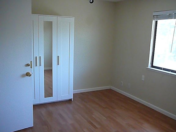 5th image of 121 Broadway St