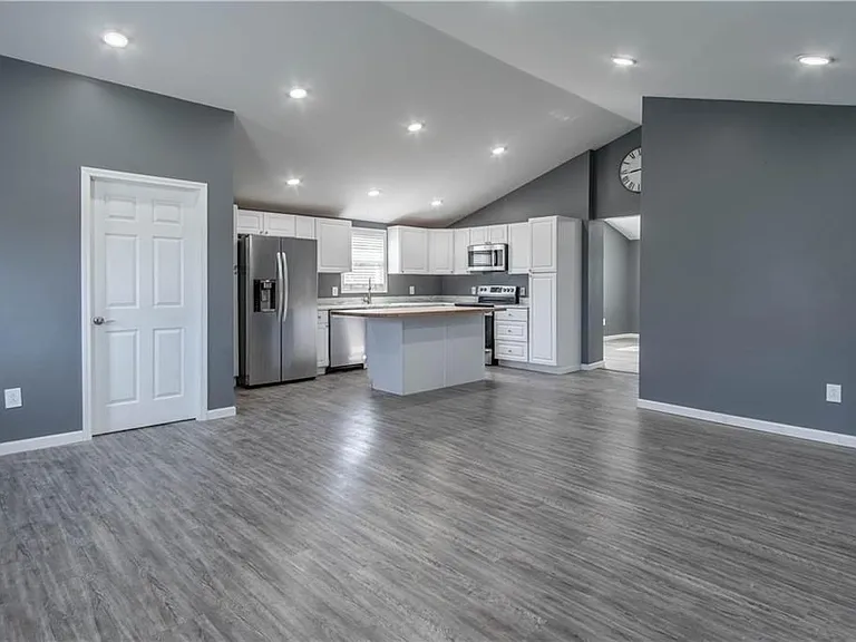 14530 Dodge Ave — Photo 23