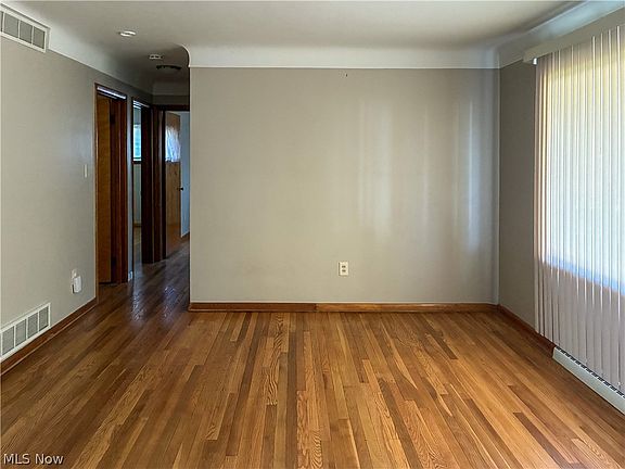 4th image of 907 Fenton St