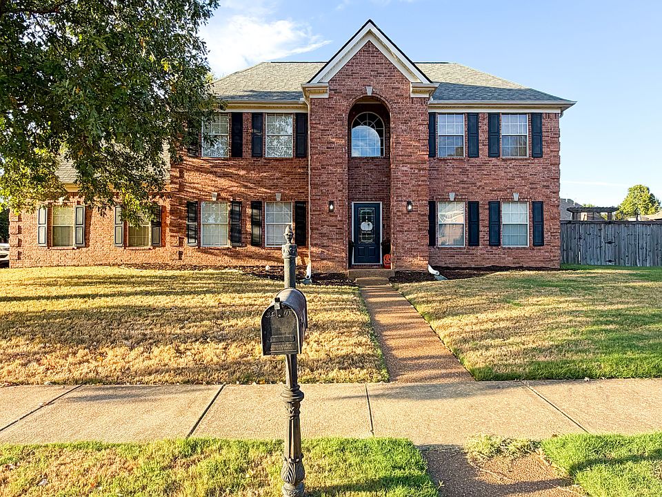 1st image of 702 Rowan Oak Pl