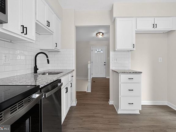 4th image of 19031 McFarlin Dr