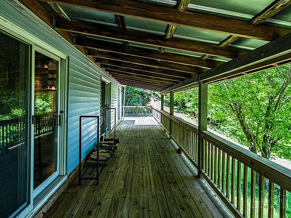 5th image of 933 Autumn Valley Drive