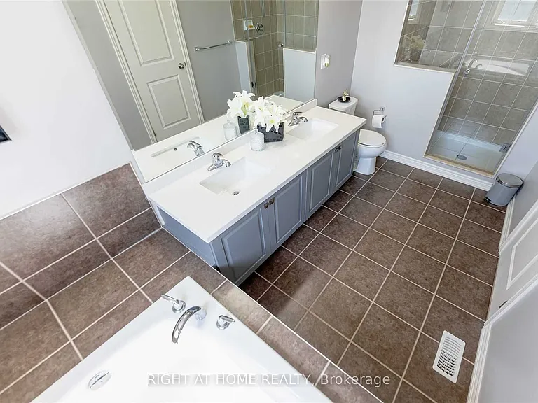 41 Dufay Rd — Photo 10