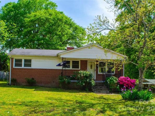 105 Hopper St, Clover, SC 29710