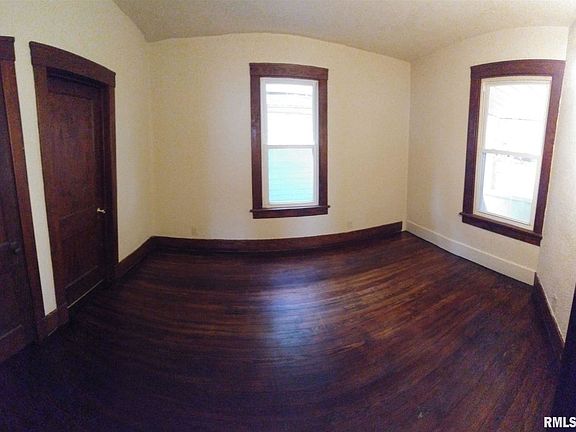 4th image of 406 E Arcadia Ave