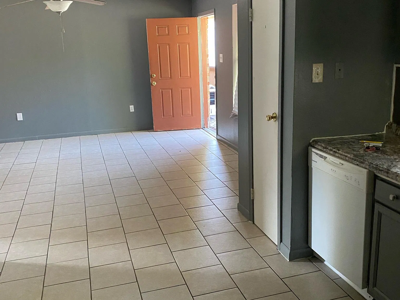 3 bed, 1000 sqft, $1,280 — Photo 3