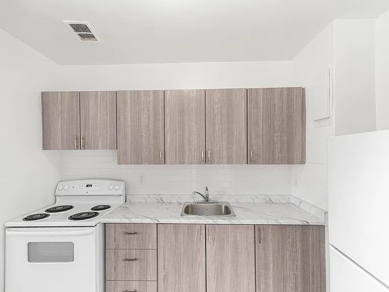 1185 Fennell Ave E — Photo 10