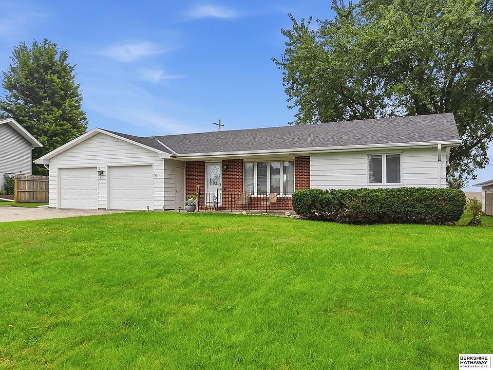 1st image of 725 Lisa Ln
