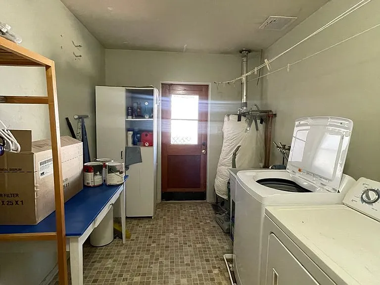 1421 E Adams St — Photo 11