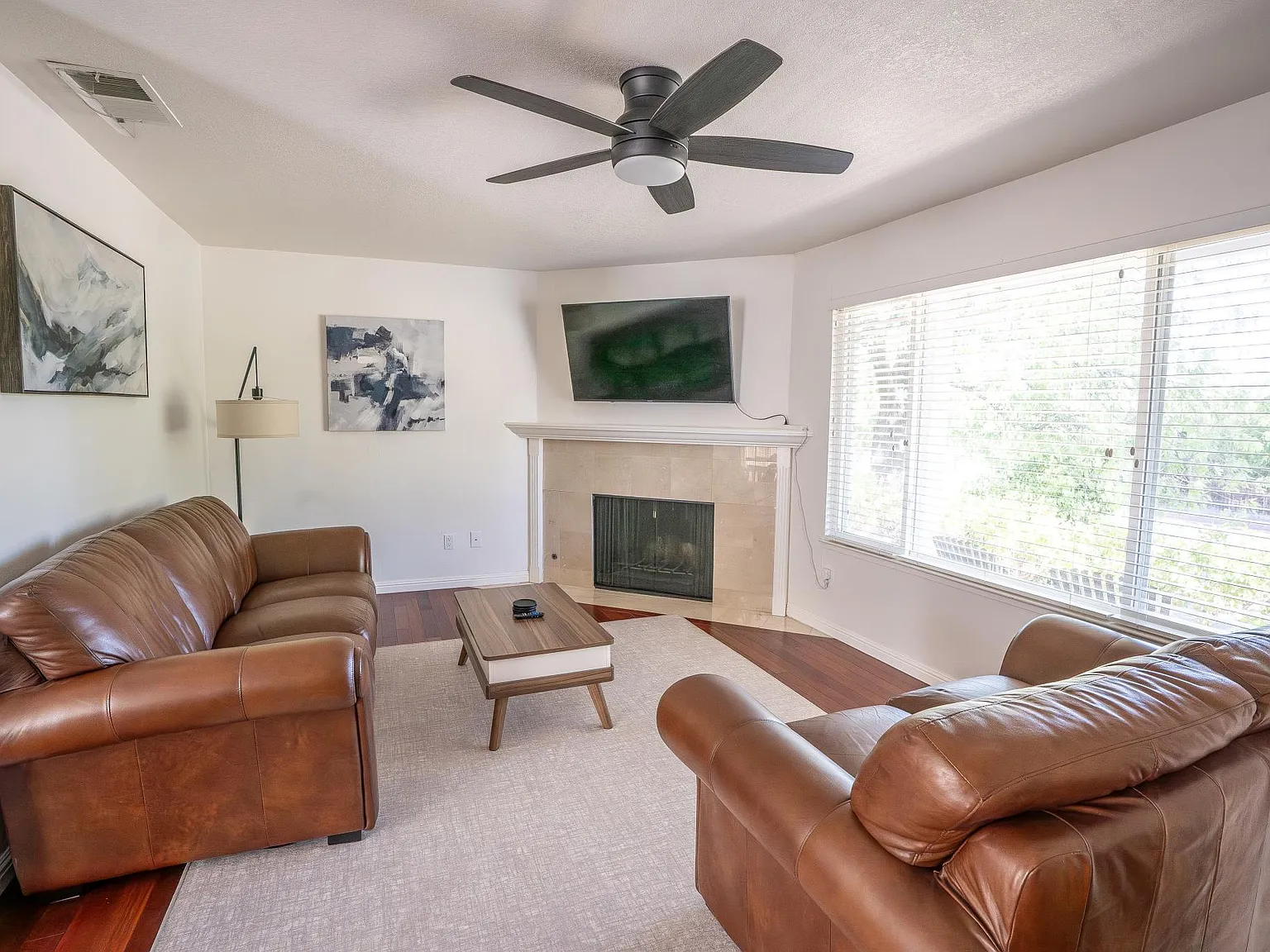 3 bed, 1304 sqft, $4,800 — Photo 3