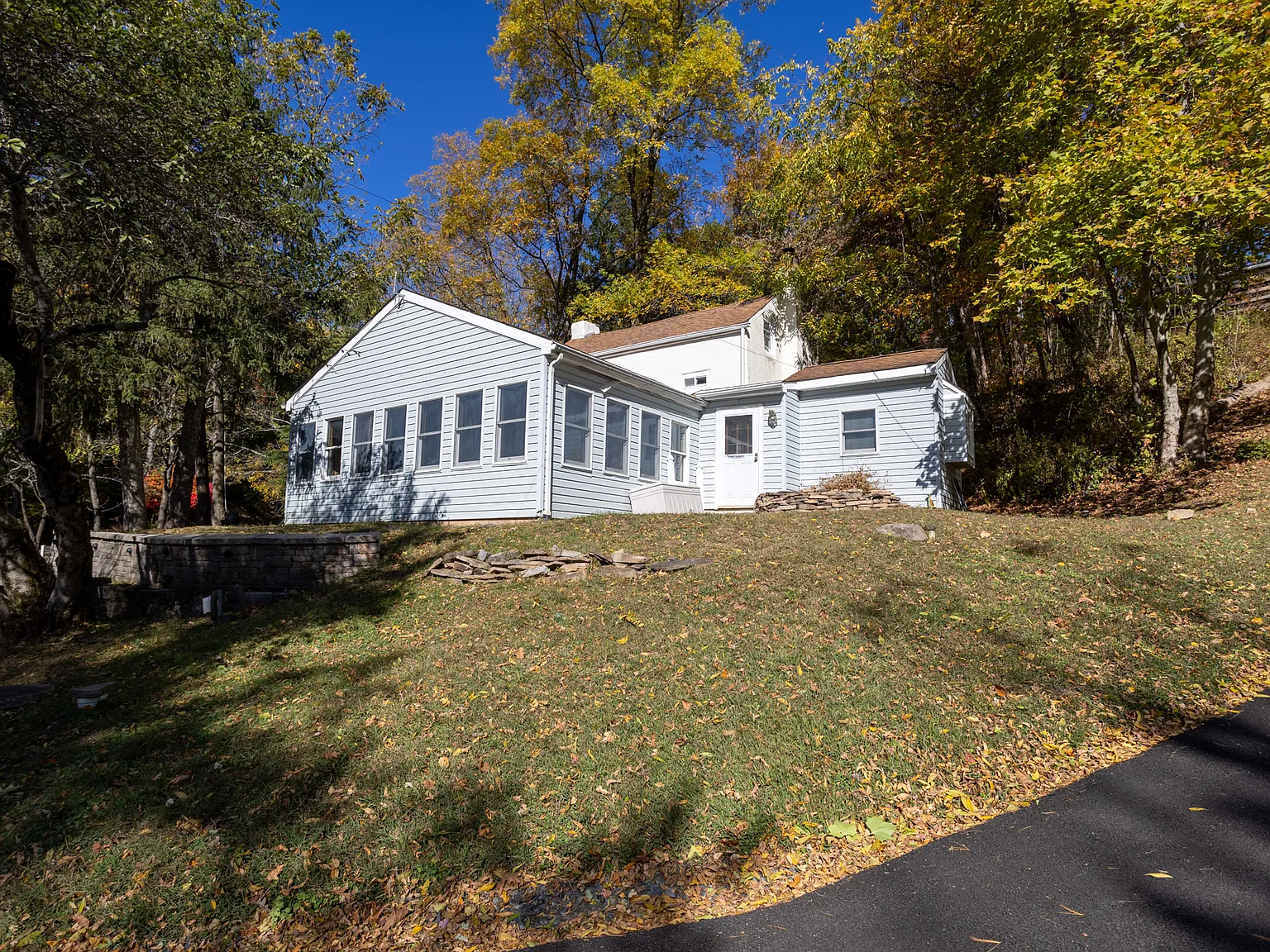 423 W Bristol Rd — Photo 4