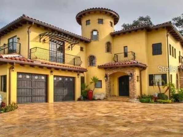 1953 Freedom Dr, Clearwater, FL 33755