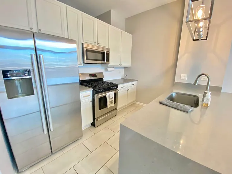 340 W Superior St #1106 — Photo 4