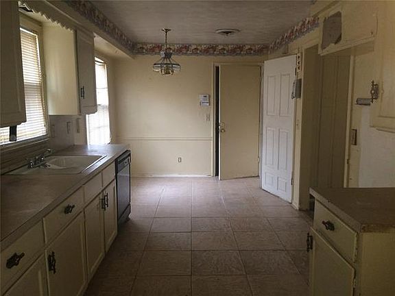 5th image of 905 Brookwood Dr