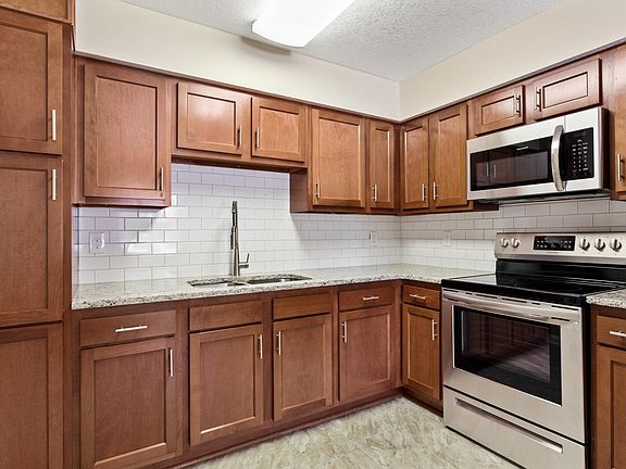 5th image of 7654 Club Duclay Dr