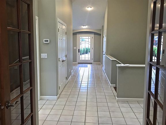 3rd image of 5810 S Willamette Ln
