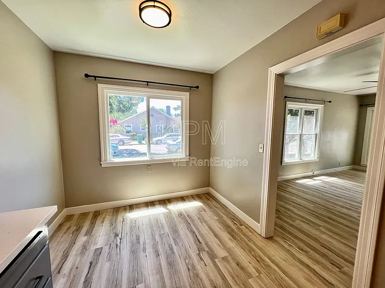 2704 N Hunter St — Photo 6
