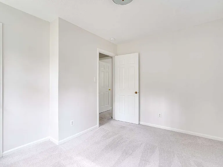 2437 Tilghman Cir — Photo 21