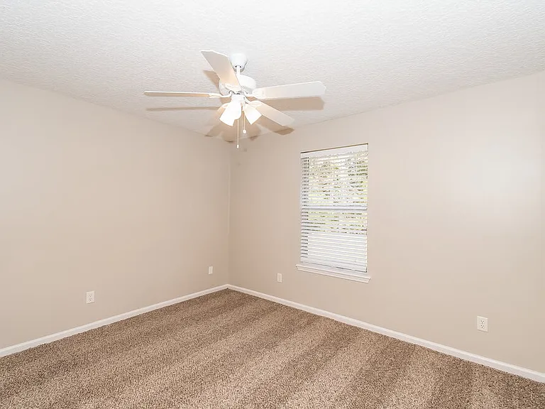 299 Thornbrook Ct — Photo 9