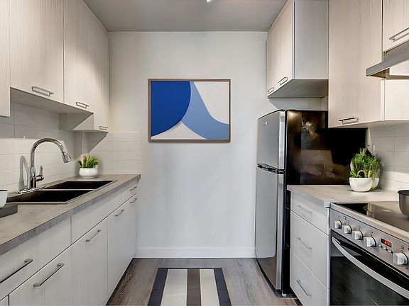 5th image of 10167 118th St NW