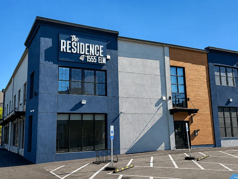 The Residence at 1555 Elm — Photo 38