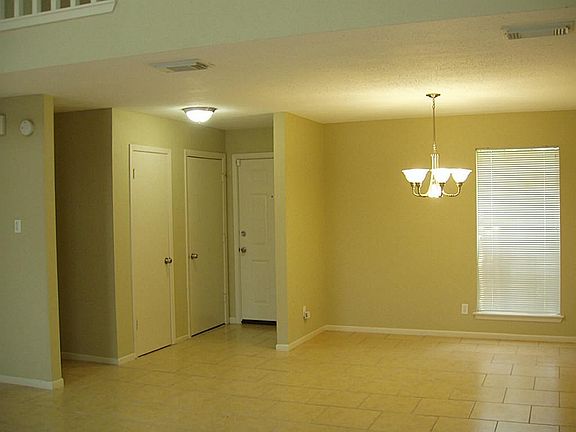 5th image of 635 Charidges Dr