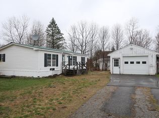 90 Sheldon St, Farmingdale, ME 04344