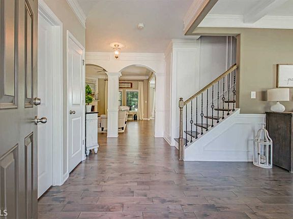 4th image of 69 Pacific Ave