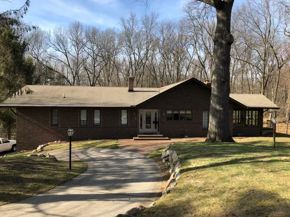 5595 Mountain Rd, Brighton, MI 48116