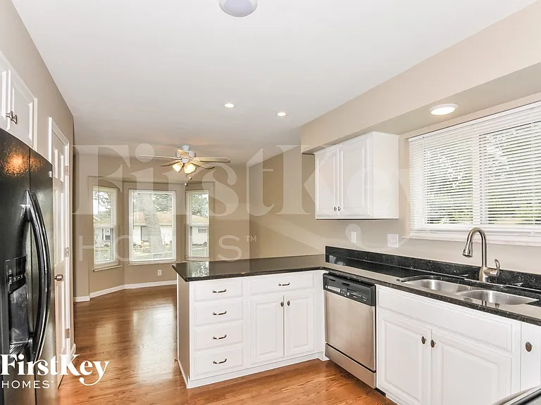 4446 Skyridge Dr — Photo 6