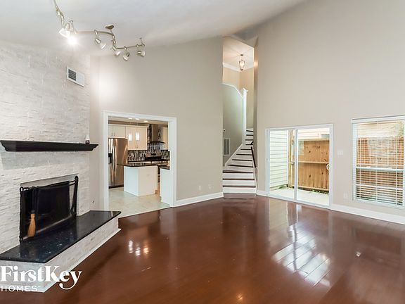 3rd image of 11924 Lakewood West Dr