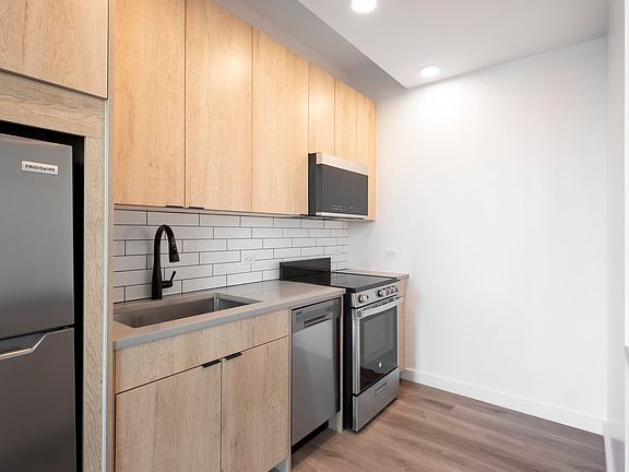 3rd image of 1856 Park Ave #14