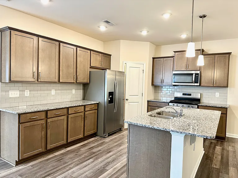 2080 Hosel Ln — Photo 3