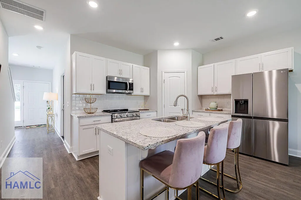 3 bed, 2.5 bath, 1444 sqft, $2,050 — Photo 4