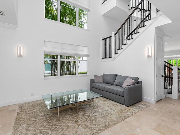 5th image of 222 NE 15th Avenue