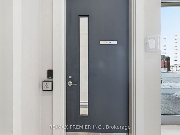 3rd image of 212 King William St #914