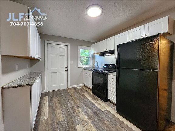 4th image of 2036 Renner St