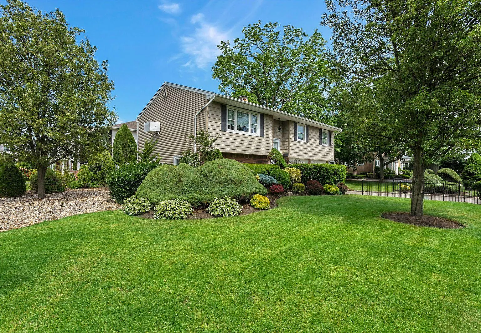Lindenmere Dr, Merrick — Photo 4