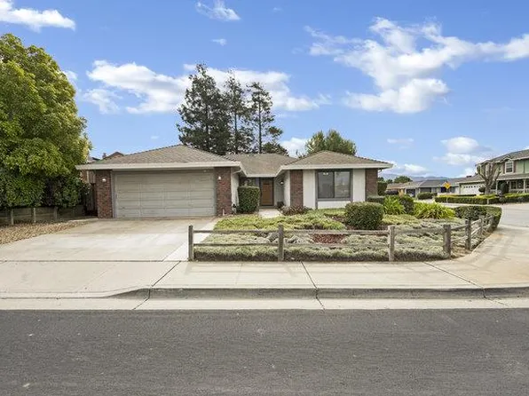 1611 Tiburon Dr, Hollister, CA 95023