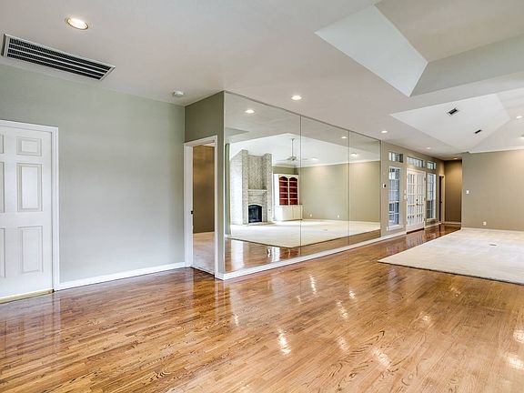 5th image of 11 Bryanston Ct
