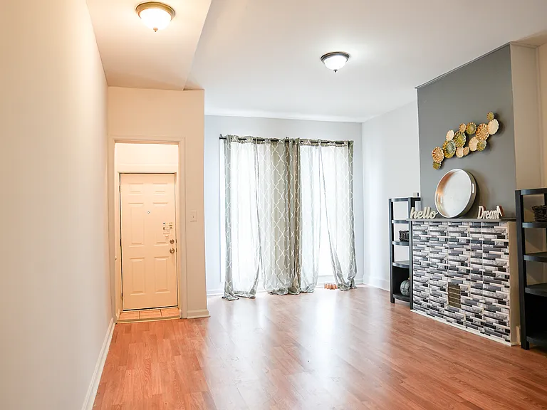 1412 E Lafayette Ave — Photo 2