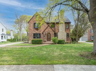 182 N Glengarry Rd, Bloomfield Hills, MI 48301