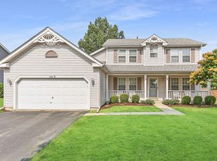 284 Dublin Ln, South Elgin, IL 60177