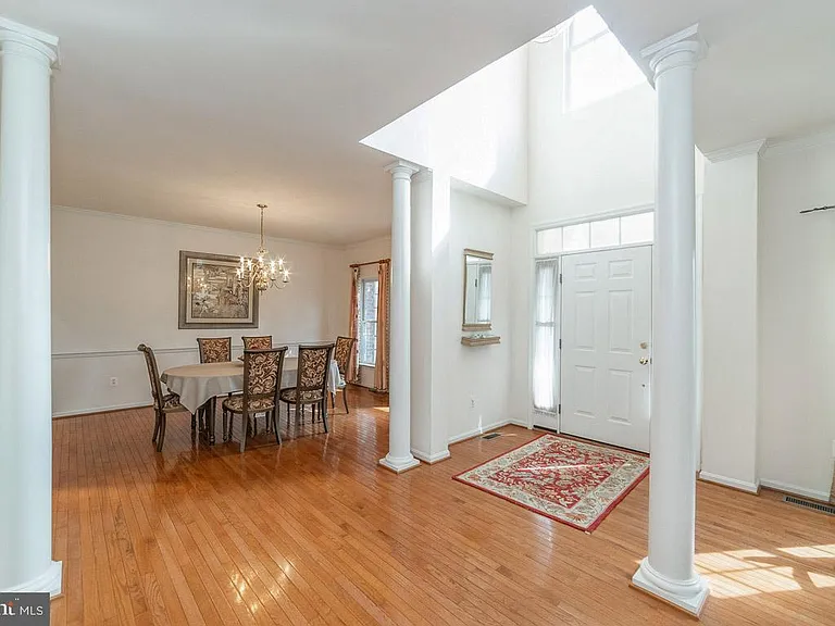 2944 Edgelea Rd — Photo 4