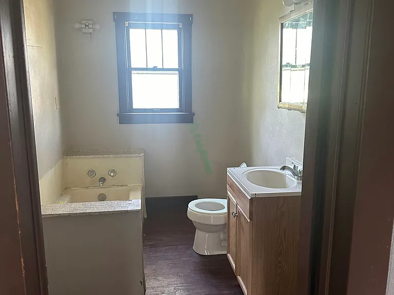 1825 S Kneer Ave — Photo 4