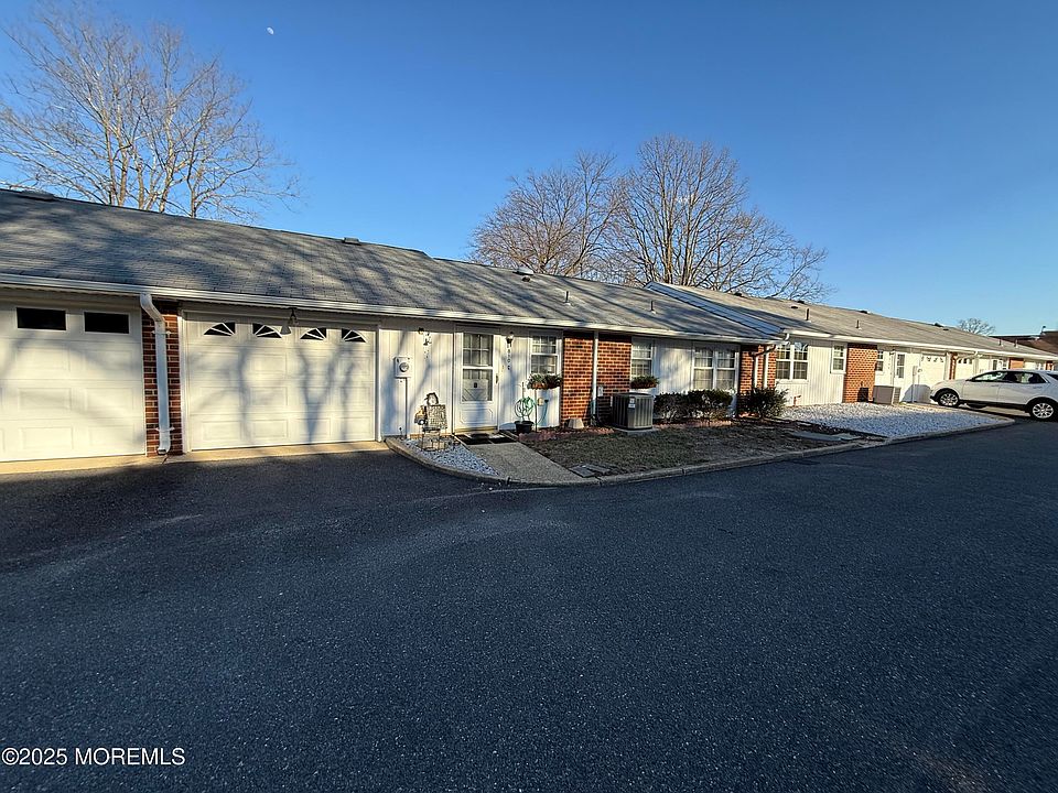 2nd image of 810C Balmoral Ct